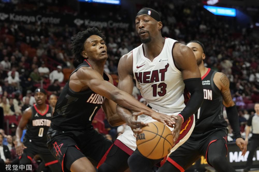 (体育)足球——西甲：巴塞罗那胜巴伦西亚.